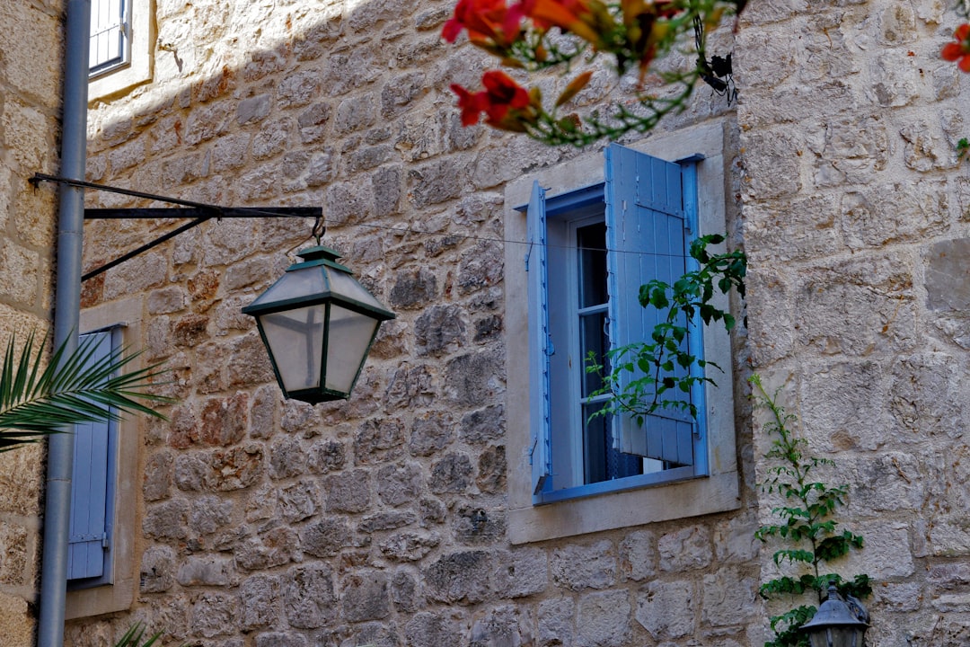 Photo rustic outdoor wall light